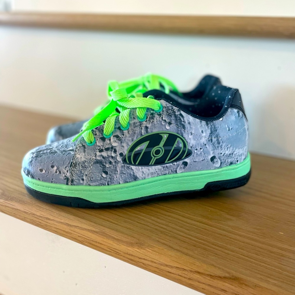 Boys Heelys in mint condition. Size 5 big boys